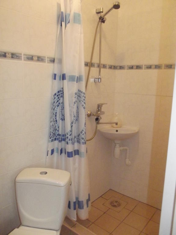 Kure Guesthouse Rahinge Szoba fotó